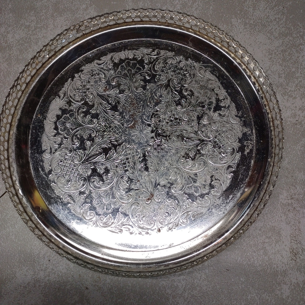 Vintage Silver Plated Paisley Design Vanity Dresser Footed Heart Rim Tray 9 1/2"